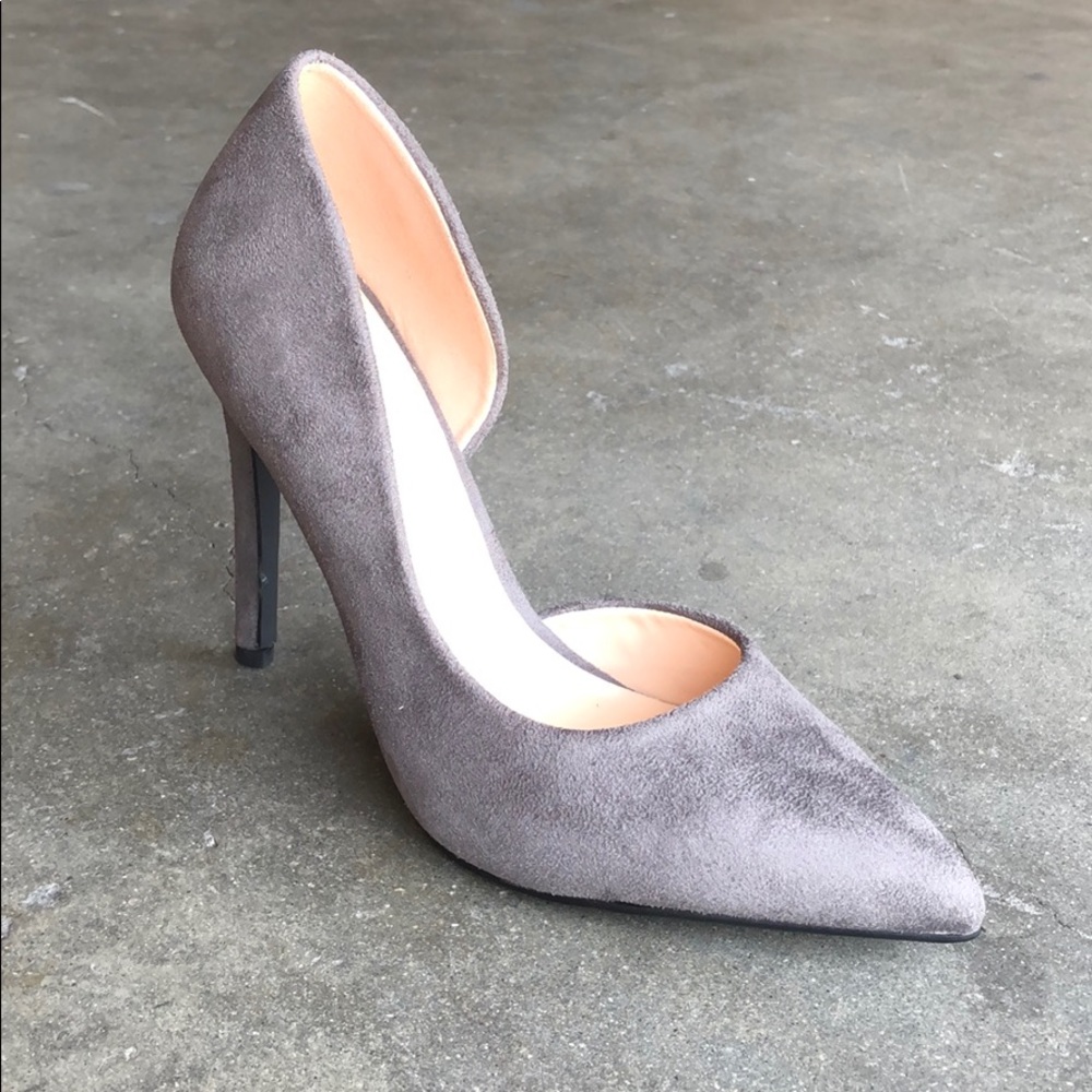 Delicious Women’s Pointed Toe Pumps in Grey